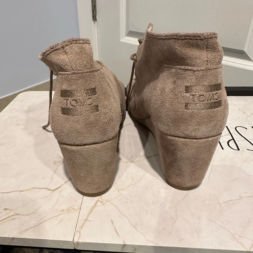 *LIKE NEW*Sz 10*TOMS* wedges